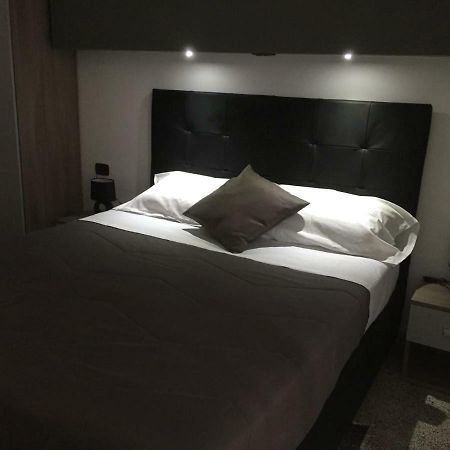 نابولي Mb95 - Mezzocannone Luxurious Bed&Breakfast المظهر الخارجي الصورة