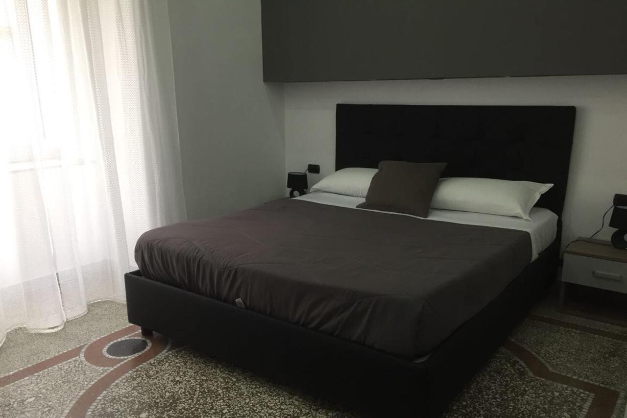 نابولي Mb95 - Mezzocannone Luxurious Bed&Breakfast المظهر الخارجي الصورة