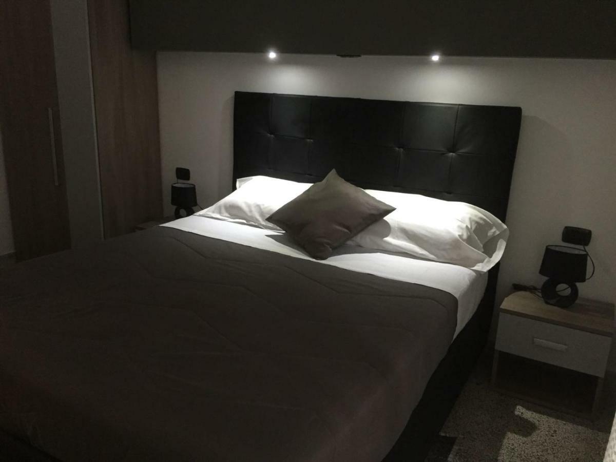 نابولي Mb95 - Mezzocannone Luxurious Bed&Breakfast المظهر الخارجي الصورة