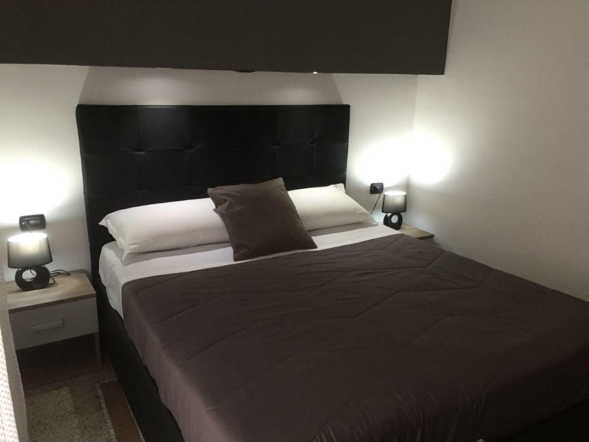 نابولي Mb95 - Mezzocannone Luxurious Bed&Breakfast المظهر الخارجي الصورة
