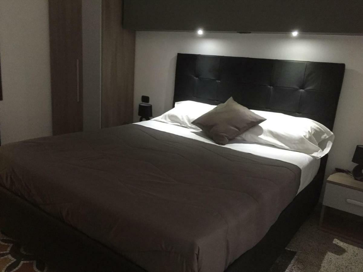 نابولي Mb95 - Mezzocannone Luxurious Bed&Breakfast المظهر الخارجي الصورة